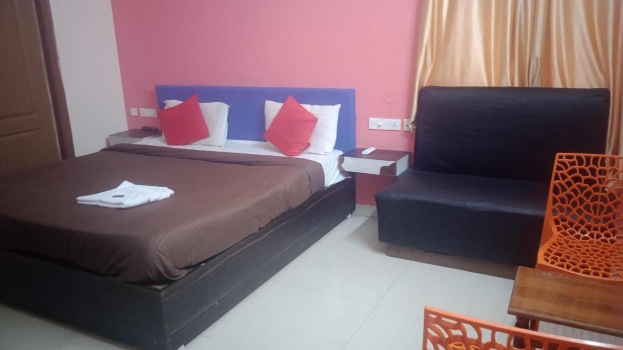 Goroomgo Blue Bell Bhubaneswar - Well Decorated Room -Wifi And Parking Facilities Available Exterior photo